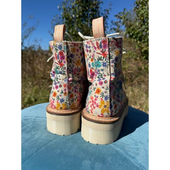 Sinclair Wanderlust Doc Marten Platform Boots - Picture 6 of 6